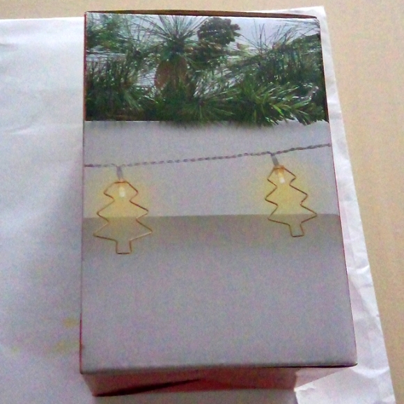 🆕 WARM WHITE 10ct. LED TREE SHAPE STRING LIGHTS (indoor use ONLY!) 5' 4.8" Long - Picture 2 of 3